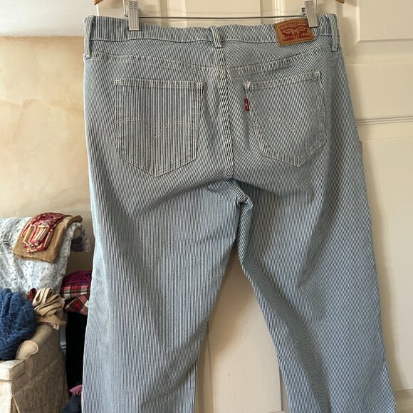 Ladies' Levi's striped knee-length (Bermuda) roll-cuff shorts, Size 16W - Picture 3 of 10